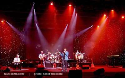 عکس هایی زیبا از کنسرت احسان خواجه‌امیری