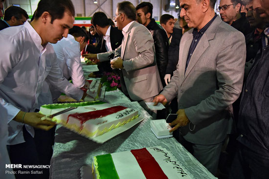 برش کیک طلیعه دهه پنجم انقلاب اسلامی