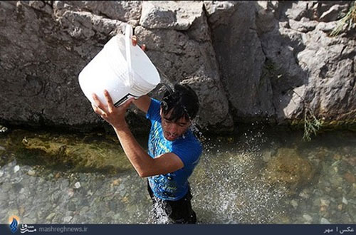 شنای کودکان در چشمه علی