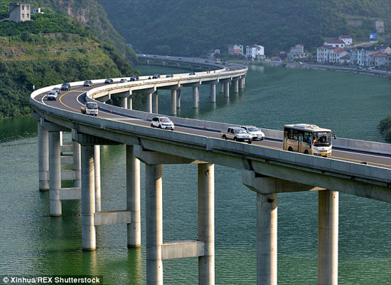 بزرگراه شناور باورنکردنی در چین +عکس