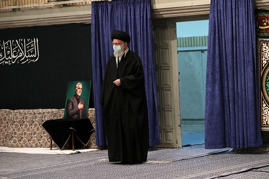 ورود رهبر انقلاب به حسینه امام خمینی