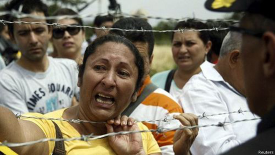عکس: هجوم مردم ونزوئلا برای خرید غذا