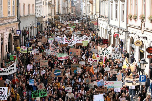 تظاهرات جهانی در اعتراض به تغییرات آب و هوایی