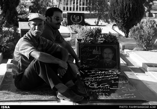 آهسته، پدر خوابیده‌ است...