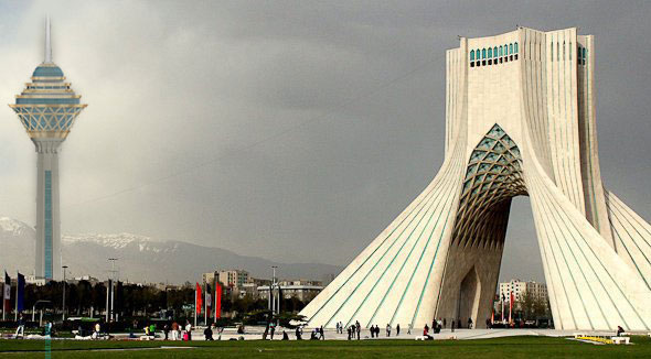 نماد هویتی تهران، برج آزادی یا برج میلاد؟