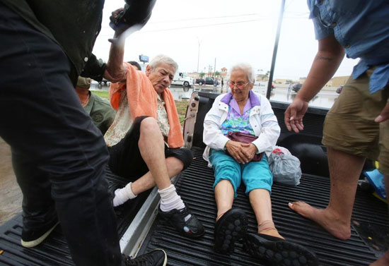 سیل، خیابان‌های تگزاس‎ را زیر آب برد