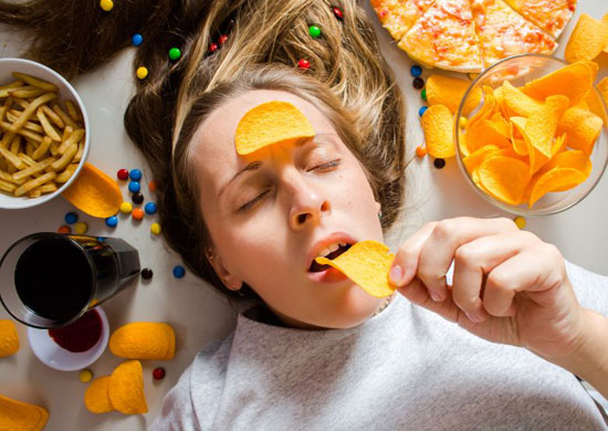 چه غذاهایی باعث ایجاد سردرد میگرنی می شوند؟