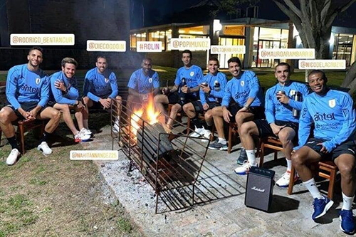 عکسی که اردوی تیم ملی اروگوئه را به هم ریخت