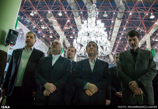 عکس: محمود احمدی نژاد در حرم امام (ره)