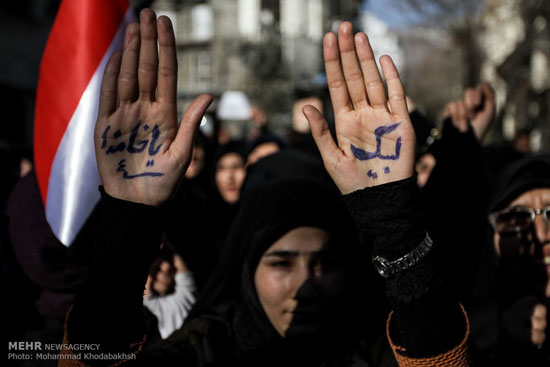 عکس: تجمع اعتراضی مقابل سفارت سوئیس