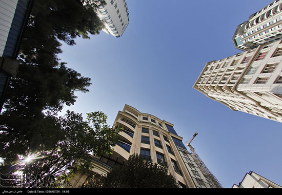 تهران زیر پای برج‌ها