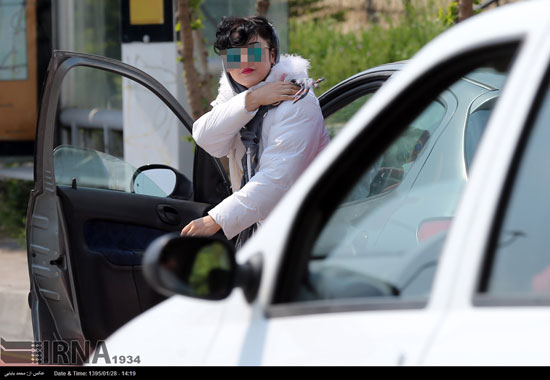 برخورد با کشف حجاب در خودرو +عکس