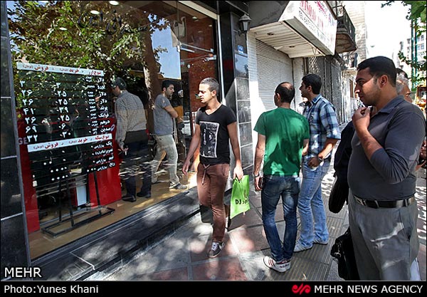 عکس: بازار خرید و فروش ارز و سکه