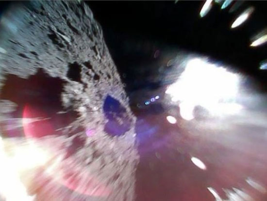 کاوشگر‌های ژاپنی تصاویری از یک سیارک فرستادند