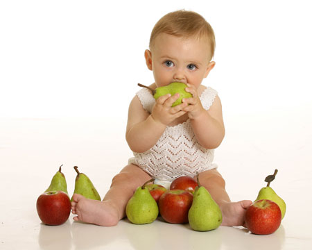 چه میوه هایی برای نوزاد 6 ماهه خوبه؟
