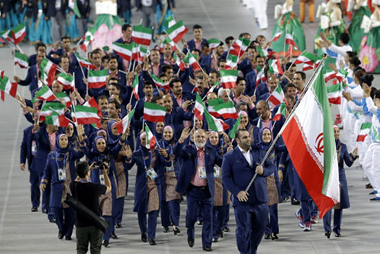 عکس: رژه کاروان ایران با پرچمداری سلیمی