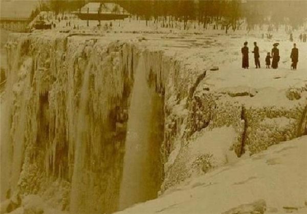 روزی که عریض‌ ترین آبشار جهان یخ زد +عکس