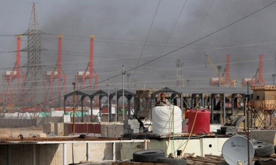 ادامه اعتراضات در عراق و بازگشایی بندر أم قصر