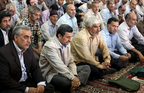 عکس: احمدی‌ نژاد در نماز جمعه تهران