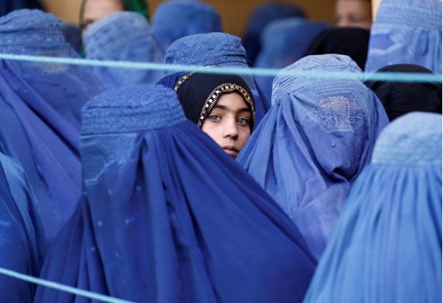 طالبان: زنان، خوش‌بو و خوش لباس بیرون نیایند!