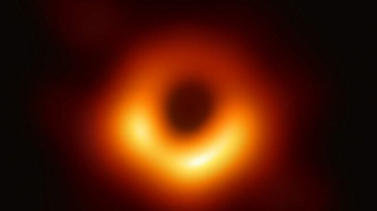استیون هاوکینگ، از نظریه‌پردازان وجود سیاهچاله