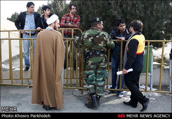 تصاویر: روحانیون در ورزشگاه‌ آزادی