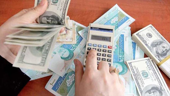 ریزش هراسناک ارزش ریال همچنان ادامه دارد