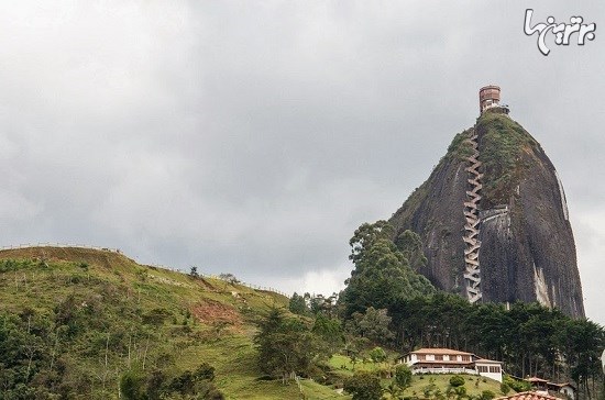 صخره دیدنی «گواتاپی» در کلمبیا