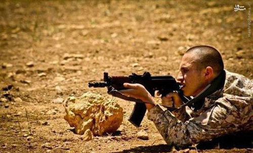 عکس: جهاد مغنیه در حال آموزش نظامی