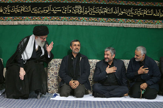 احمدی نژاد در شام غریبان در حسینیه امام(ره)