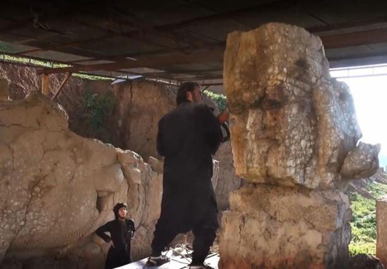 داعش موزه موصل را تخریب کرد +عکس