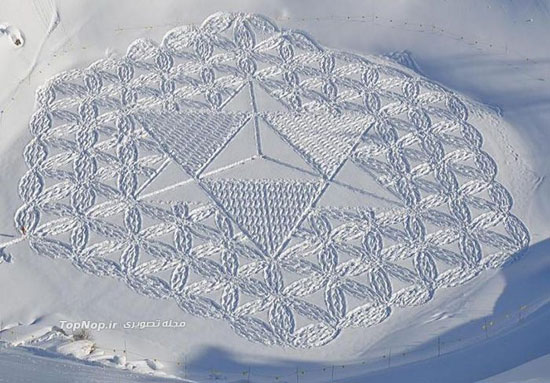 پیاده روی بروی برف برای خلق هنر