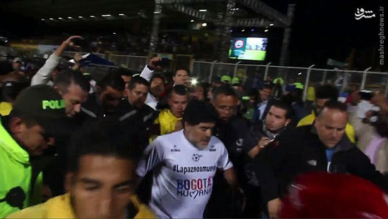 عکس: کتک کاری مارادونا در بازی صلح