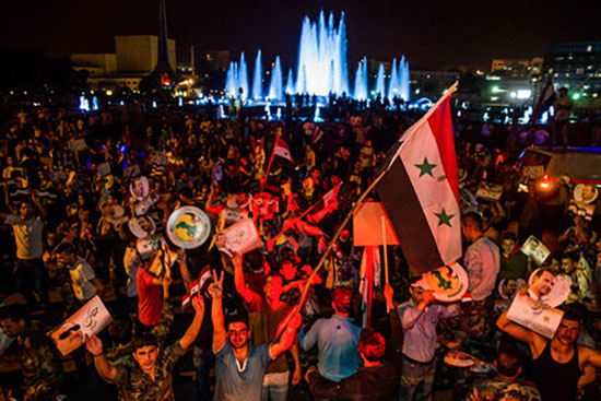 جشن و پایکوبی سوری‌ها در خیابان‌ها