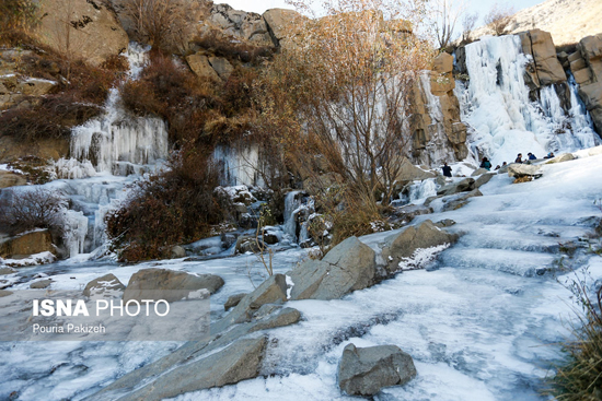 آبشار گنجنامه یخ زد