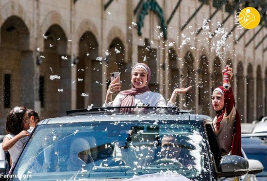 جشن خیابانی دانش‌آموزان فارغ‌التحصیل فلسطینی