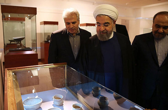 عکس: حسن روحانی در موزه ملی ایران