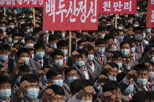 رژه نظامی با ماسک در کره شمالی