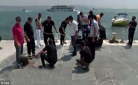 سلفی در آستانه سقوط به دریای ترکیه