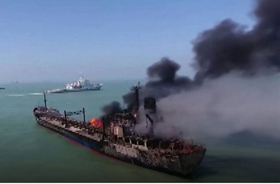 برخورد نفتکش با کشتی باری در آب‌های چین