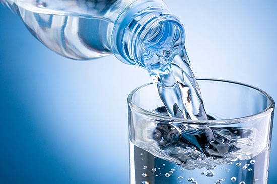 نوشیدن آب مقطر چه فواید و عوارضی برای سلامتی دارد؟