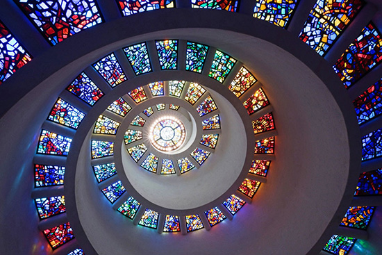 شاهکارهای معماری جهان با شیشه‌های رنگی