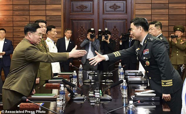 نظامیان دو کره پای میز مذاکره رفتند
