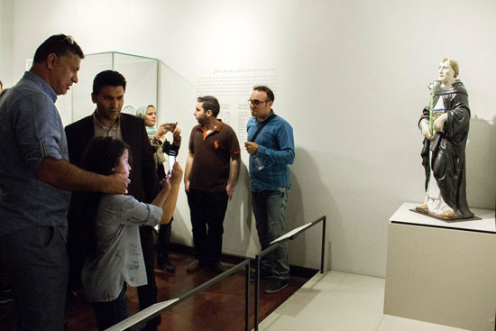 علی دایی و خانواده‌اش در بازدید از موزه لوور