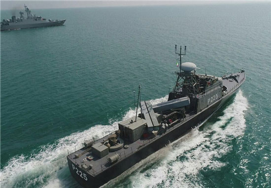 رژه نیروی دریایی ارتش در بزرگترین دریاچه جهان