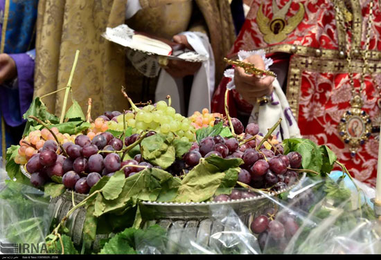تبرک انگور در کلیسای تاریخی تهران