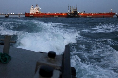 بارگیری ابر نفتکش ایرانی با نفت خام ونزئولا