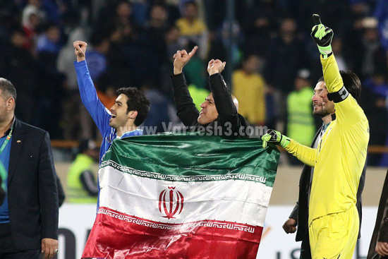 جشن مثلث موفقیت استقلال با پرچم ایران