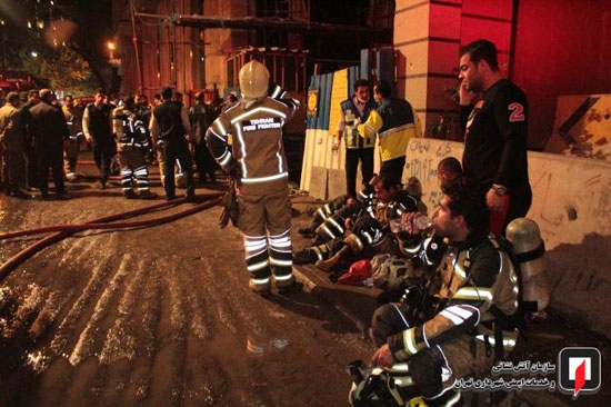 نجات ۱۰۰ کارگر از آتش‌سوزی خیابان فرشته