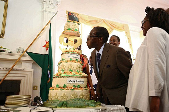 عکس: جشن تولد رئیس جمهور 92 ساله